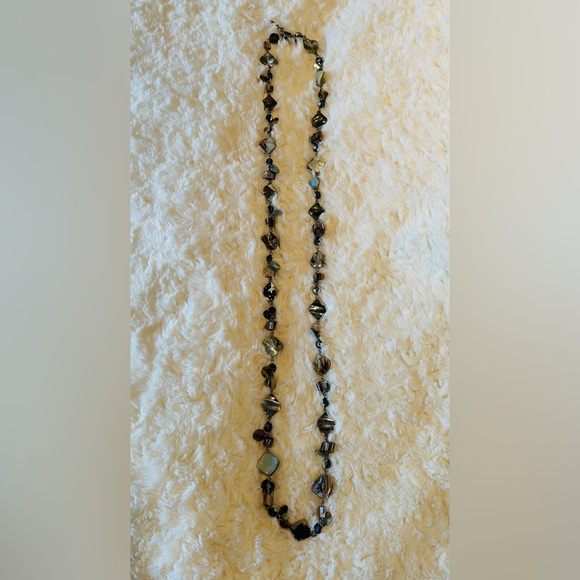 Elegant Multi-Color Shell Necklace - Picture 2 of 4